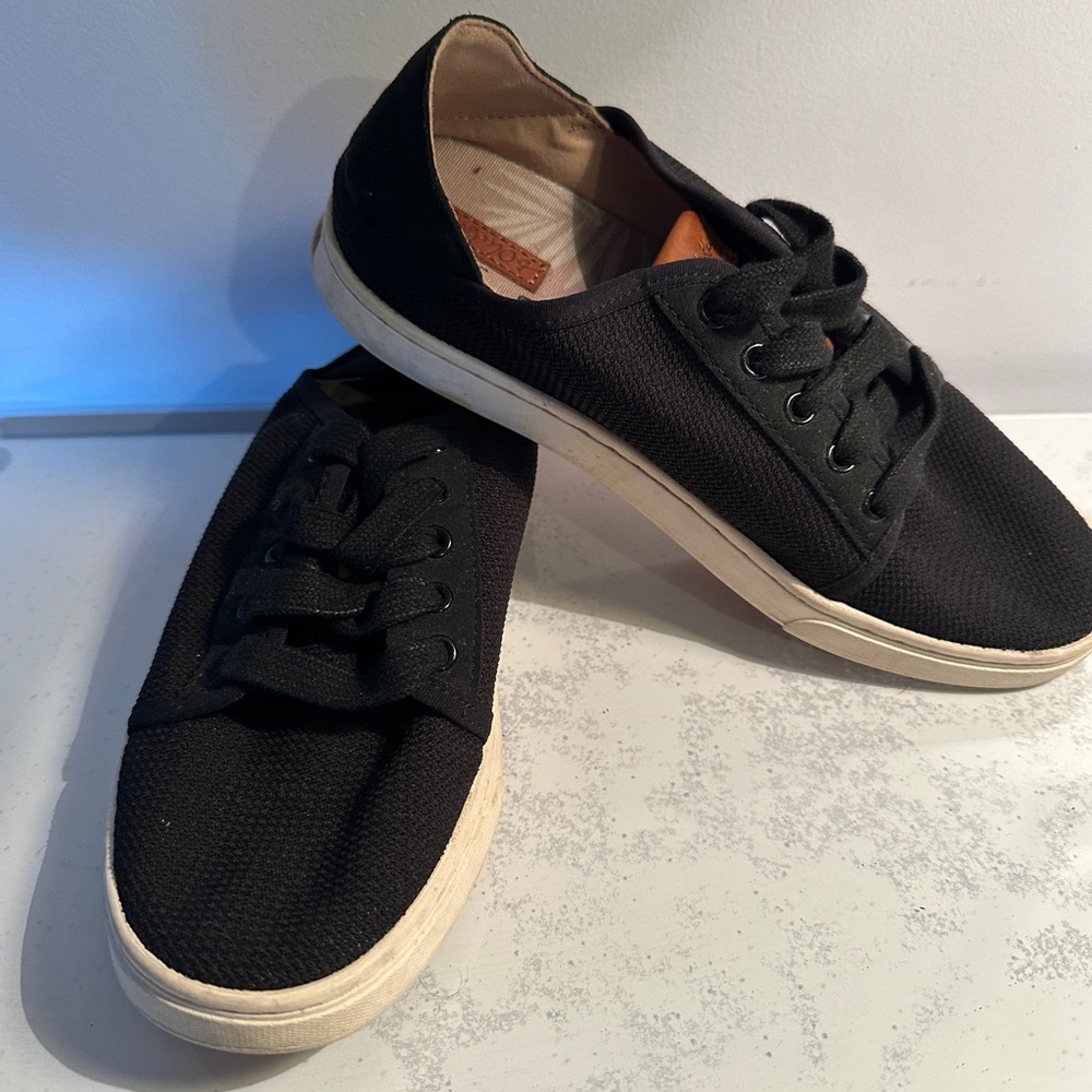 Olukai Pehuea Li’lli convertible sneaker. Canvas. Black. 6